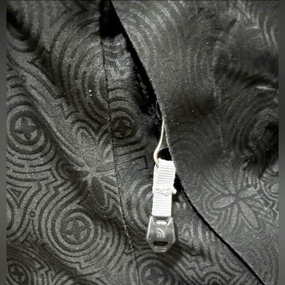 Patterned black North Face Hyvent Snowboard Jacket w/ Recco Tech (XS) - Picture 4 of 12